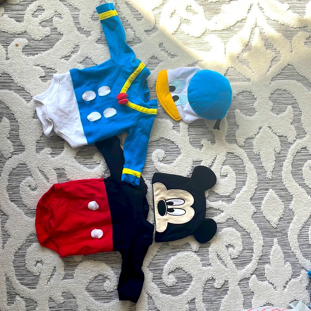 Kids Disney Outfits- in excellent condition